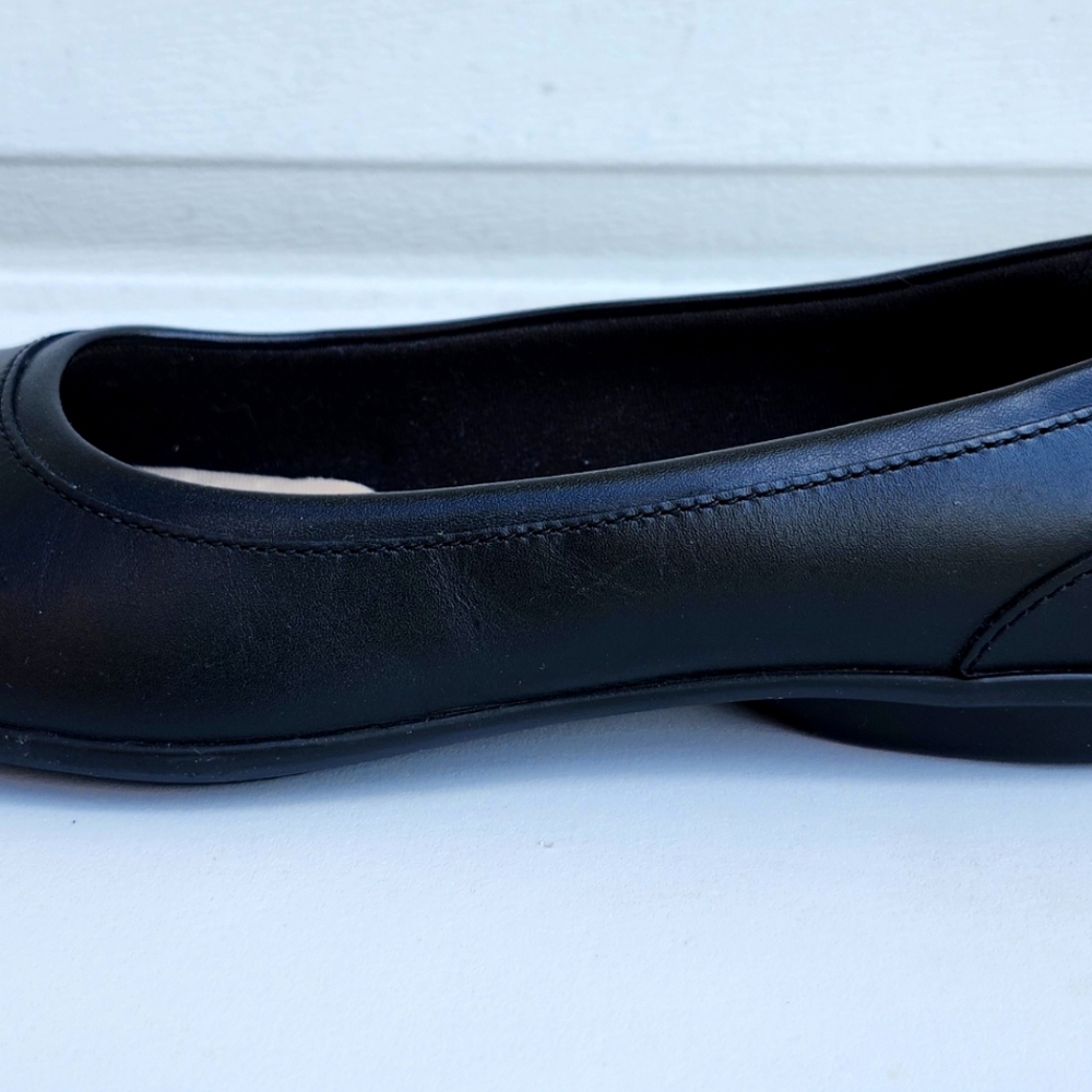 Clarks Gracelin Mara Black Leather Ballerina Flat Women's Size 8M - New in Box